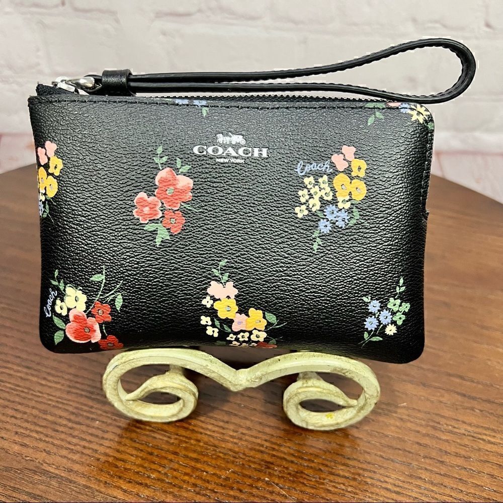COACH Corner Zip Wristlet In Signature Canvas With Wildflower Print Nwt - Picture 1 of 5